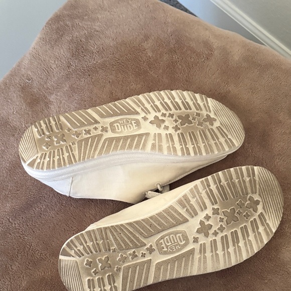 Hey Dude Women's White Loafers - Picture 3 of 6